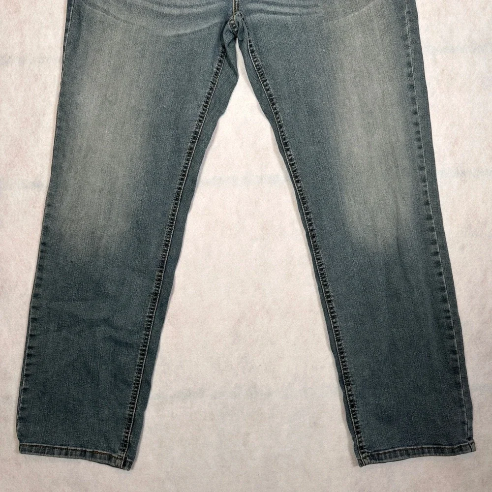 Signature Levi Strauss Jeans Mens 38x34 Athletic Fit Blue Denim Good Stretch